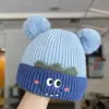 Chapéu de tricô outono e inverno com pompom fofo e proteção para as orelhas para bebês e crianças pequenas, meninos e meninas, espessado e quente, design de urso de desenho animado