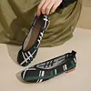 Comércio Exterior Transfronteiriço 2024 Tamanho Grande Cabeça Quadrada Leve Raso Fundo Plano Respirável Macio Fundo Tênis Casual Slip-on Tecido Flyknit