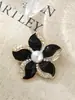 Broche Estilo Tweed Rosa Negra de Alta Gama Camelia Roja Ramillete para Mujer Elegante Sencillo Ropa Traje Suéter Pin