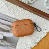 Nueva funda con patrón de pequeños diamantes adecuada para AirPods Pro 3, funda rígida de PC de cuero sintético PU universal para la 4ª generación