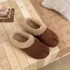 Pantuflas de Felpa Retro Moda Casual Versátiles Pantuflas de Piel para Mujer Pantuflas de Algodón Otoño/Invierno Cálidas Suela Gruesa 2026 Cómodas para Usar al Aire Libre