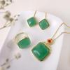 Conjunto de três peças em ouro e jade de Xinjiang com incrustações de jade Dongling, pingente, brincos, conjunto de esmalte e jade de método antigo