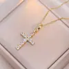 Colar Feminino Colorido Zircônia Joias Design de Nicho Pingente Cruz Completo em Diamante Colar Corrente de Clavícula em Aço Inoxidável