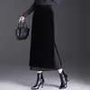 Falda midi de terciopelo, falda lápiz recta para mujer, nuevo estilo otoño e invierno 2026, falda de una pieza con retazos de malla, falda elegante de longitud media