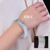 Pulsera de Jade Natural Tianshan de Xinjiang, Transparente como el Hielo con Diseños Florales e Incrustaciones Verdes, Pulsera Plana de Jade para Mujer, Directamente de la Fábrica de Origen, Joyería Decorativa de Jade