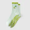 Calcetines deportivos de media pantorrilla para mujer, calcetines de yoga antideslizantes con encaje y bordado de dibujos animados, calcetines largos para fitness y running, calcetines profesionales para Pilates