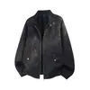 Jaqueta Masculina de Couro PU Patchwork 3D Desgastado Estilo Retrô Han Lu Outono Marca Tendência Gola Alta Americana Jaqueta de Motociclista
