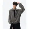 Camisa de manga larga con cuello en V, diseño de dos piezas falsas, retazos a rayas para hombre, marca de moda de otoño, estilo relajado, polo, top casual