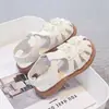 Sandálias de Verão para Meninas Novas Cor Sólida Simples Doces Sapatos de Princesa para Bebês Fechados na Ponta Sapatos de Praia de Verão para Meninas Tendência