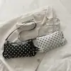 Bolsa de ombro portátil de grande capacidade para axila, moderna e estilosa com bolinhas, 2026 bolsa quadrada pequena portátil de luxo leve estilo de rua para mulheres