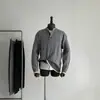Suéter de Punto Cableado de Lujo Ligero Falso Dos Piezas Cuello Henley para Hombre Nicho Minimalista Textura de Cable Suéter Cálido Cómodo para Hombre