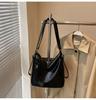 Venta directa del fabricante: Bolso Tote de Moda Nuevo Tendencia Color Sólido Hombro Único Cruzado Gama Alta Popular Celebridad de Internet para Mujer 2026
