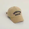 Nuevos Sombreros Infantiles para Niños y Niñas Estilo Coreano Gorras de Béisbol con Visera Bordado de Letras en Inglés Versátiles Modernos para Viajes