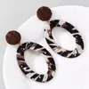 Pendientes de Acero con Aguja Ovalada Cortados Estampado Leopardo Tela Europea y Americana Otoño e Invierno Pendientes Maillard Elegantes Exagerados de Gama Alta para Mujeres