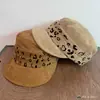 Chapéu equestre de camurça plissado com estampa de leopardo retrô para outono e inverno para mulheres, estiloso e legal, adequado para meninas jovens e da moda, versátil para passeios, chapéu de copa reta