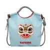 Bolsa de nylon com bordado de leão fofo estilo ins japonês para mulheres, nova moda de verão 2026, bolsa de ombro transversal para o dia a dia