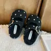 Novas Pantufas Outono/Inverno 2026 para Meninas Bico Redondo Fashion Versátil Casual Pantufas de Algodão com Bolinhas Pantufas Versáteis de Bico Fechado