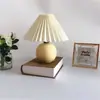 Lámpara de Mesa Plegada Vintage Chica Coreana Ins Hotel Casa de Huéspedes Decoración Dormitorio Mesita de Noche Lámpara de Mesa Cerámica Retro