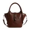 Retrô, elegante, minimalista e luxuosa - uma bolsa versátil de ombro, bolsa de mão ou bolsa balde crossbody para mulheres, perfeita para o dia a dia e para a temporada de outono de 2026.
