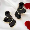Moda Transfronteriza Elegante Versátil Metal Flor de Tres Hojas Pétalo Flor de Esmalte Negro Pendientes para Mujer Modelo Popular