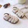 Sandalias Cerradas de Verano 2026 de Moda para Niñas Decoradas con Flores Zapatos de Princesa Tejidos Suela Suave Zapatos para Caminar para Bebés
