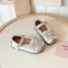 Zapatos de Princesa Estilo Coreano para Niñas Primavera/Otoño 2026 Zapatos de una Sola Pieza con Lazo de Encaje Estilo Bosque Versátil Zapatos Pequeños de Cuero Zapatos de una Sola Pieza para Bebé