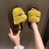 Sandalias de diseño nicho elegantes y delicadas para mujer 2026 Estilo popular de celebridad de Internet versátil con faldas chanclas de color liso europeas y americanas