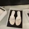 Primer Encuentro con las Sandalias de Tacón Grueso con Lazo de la Temporada Combinadas con un Vestido, Zapatillas Pequeñas Estilo Francés, Zapatos de Hada para Uso en Exteriores, Nuevo Modelo de Verano 2026