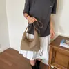 Bolsa Tote para o Trabalho Feminina 2026 Nova Verão Popular Leve Casual Tecida de Ombro Grande Capacidade Transversal