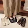 Sandalias planas cómodas de color liso para mujer, nuevo modelo primavera/verano 2026, para uso en exteriores, suela suave, estilo minimalista, sandalias cerradas sin cordones