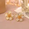 Lujo ligero y sensación de alta gama, aretes de botón de zirconia ultrabrillantes, exquisitos y de moda, elegantes aretes florales con un diseño único y hermoso