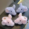 Chinelos de algodão infantis de inverno, unissex, quentes e forrados com fleece, apresentando um design fofo de elefante, perfeitos para uso pai-filho, macios e confortáveis para uso interno, com design de calcanhar fechado