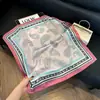 Bufanda Cuadrada Fina Estilo Coreano de Castaña para Mujer, Protección del Cuello, Bufanda Decorativa, Bufanda para Madre, Bufanda Cuadrada de Imitación de Seda, Venta al por Mayor