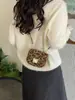 Bolso pequeño de gamuza de moda para mujer, nuevo bolso versátil con cadena para hombro y bandolera 2026, bolso pequeño cuadrado de otoño e invierno