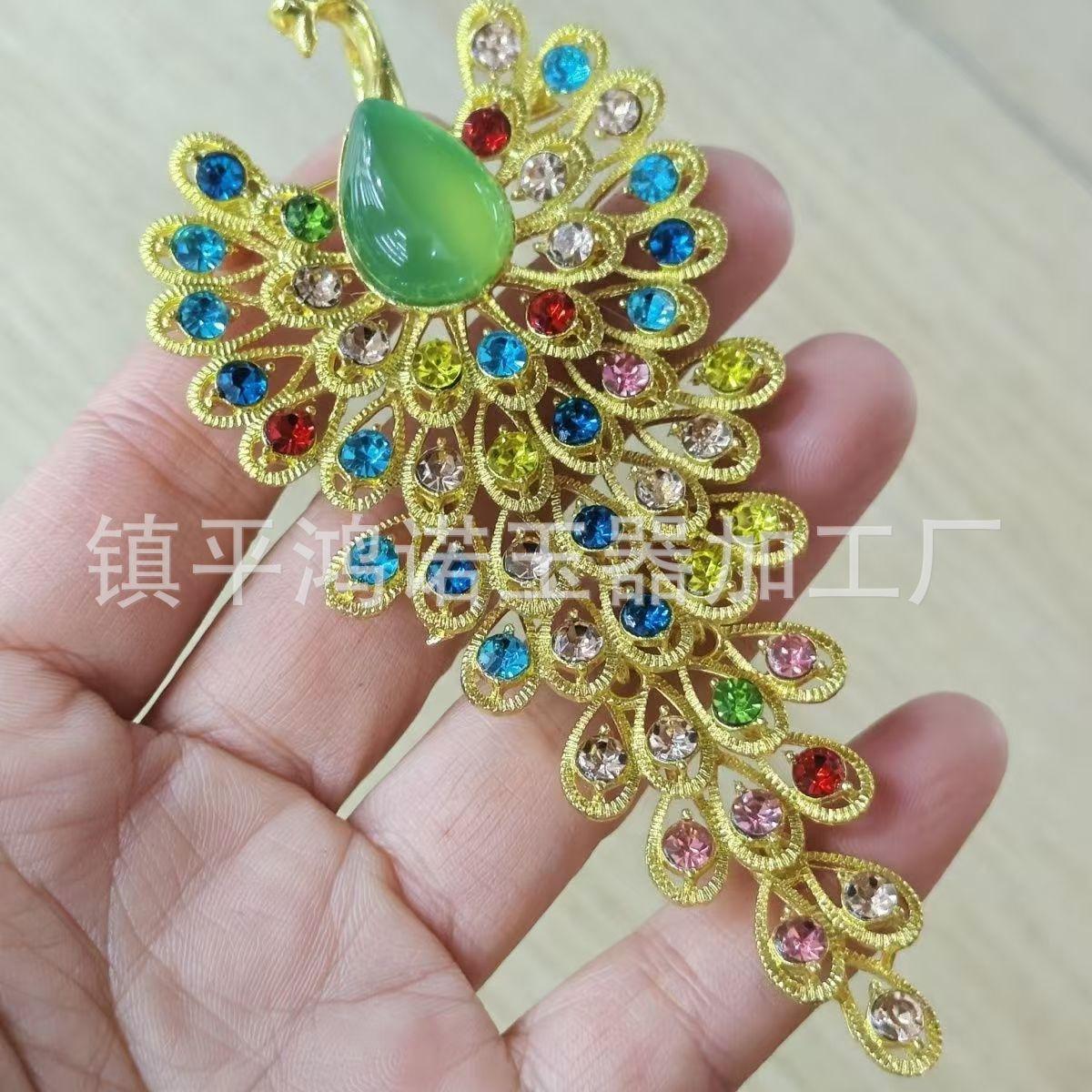 镶嵌孔雀吊坠