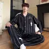 Pijama de imitación de algodón para hombre, conjunto de primavera y otoño de manga larga y pantalón largo, estampado de rayas verdes con bordado de dibujos animados, cárdigan con cuello de solapa, ropa de casa para hombre