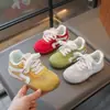 Zapatillas de Entrenamiento para Hombres, Mujeres y Niños 2026 Modelo Nuevo de Otoño Tenis Retro para Niñas con Suelas Suaves Antideslizantes Zapatos Deportivos para Niños