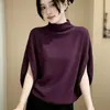 Camiseta de Tricô Simples com Gola Alta e Mangas Morcego para Mulheres, Novo Estilo para o Início do Outono, Peça Básica Soltinha e Emagrecedora, Top Estiloso e Versátil