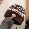 Chapéu estilo Fair Isle para mulheres, com forro de fleece espesso para aquecimento no outono e inverno, protege as orelhas, afina o rosto, gorro de tricô, resistente ao frio e com estilo Lei Feng