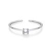 Anillo abierto de plata de ley S925 con piedra de la suerte y diseño de nicho para mujer, con diseño apilable para todo tipo de combinaciones.