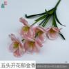 Tulipa Florida de Três Flores e Duas Hastes Tulipa Florindo com Cinco Flores Decoração para Sala de Estar de Casa Flor Artificial Flor para Arranjo de Casamento Flor de Seda