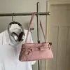 Bolso Pequeño Bajo el Brazo Estilo Chica Picante Retro para Mujer 2026 Nuevo Bolso de Mano para el Trabajo Bolso Baguette Bolso de Hombro con Textura de Otoño