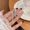 Aretes Florales Frescos y Delicados para Mujer, Suaves y Elegantes, Aretes Tipo Bobina de Mosquitos Sin Perforación, Lujo Ligero con un Toque de Alta Gama, Aretes de Flor de Lirio
