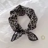 Bufanda de Seda de Lujo Ligero de Moda Sentido Avanzado Versátil Protector Solar Bufanda Cuadrada Estampada para Mujer Accesorios para el Cabello Bufanda Decorativa de Seda