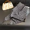 Lenço Triangular Elegante Estilo Coreano 2025 Moda Feminina Casual Versátil Lenço Pequeno Lenço de Seda Primavera Lenço Xale Atacado