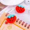 Broche Lindo de Peluche Estilo Japonés Muñeco de Girasol Fresa Pin Juguete Colgante Decoración para Ropa y Bolsos Accesorios