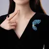 Broche de Ala de Lujo y Elegancia, Exquisita y Elegante Flor de Solapa de Cristal para Mujer de Gama Alta, Pin de Diseño de Lujo Accesible Accesorios para Traje