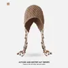 Esencial para Viajar por el Oeste de China: Gorro de Punto Calado con Borlas Hechas a Mano, Gorro Cálido para Proteger las Orejas para Mujer, Estilo Vintage
