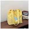 Bolsa de Hilo Simple Estilo Japonés con Letras para Mujer, Bolso de Hombro Plisado Suave y Relajado, Bolso Tote Versátil y Ligero