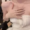 Novo Anel Francês Retrô de Pérola e Strass Multicamadas para Mulheres Artesanato Pesado Textura Luxo Leve Personalidade Gentil Anel Aberto Ajustável